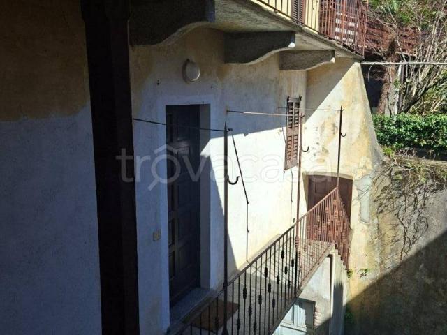 Appartamento in affitto a Laveno Mombello, non arredato/vuoto, senza ascensore, balcone TrovaCasa
