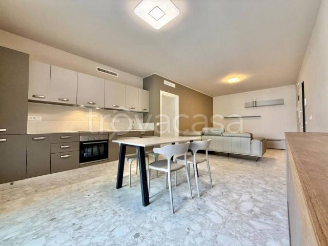 Appartamento in affitto a Lazise vicolo Casara, 15, giardino privato, box, zona residenziale TrovaCasa