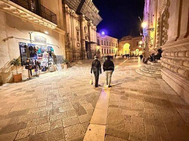 Appartamento in affitto a Lecce vico Ermenegildo Personè, arredato, centrale, lavatrice TrovaCasa