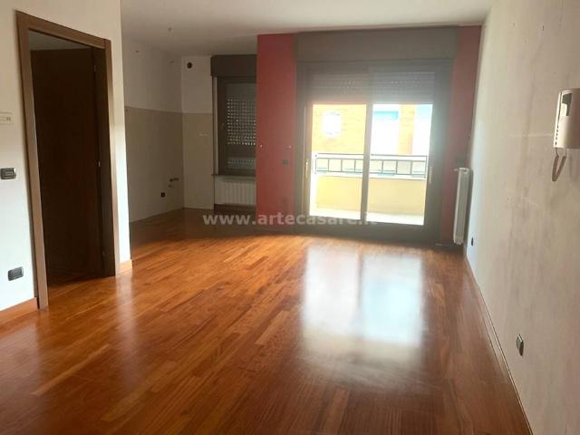 Appartamento in affitto a Legnano via Mauro Venegoni, 77, non arredato/vuoto, box, centrale TrovaCasa