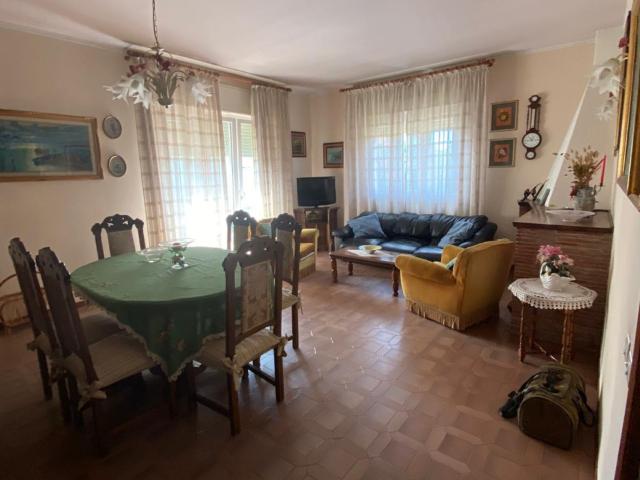 APPARTAMENTO in AFFITTO a LIDO DI CAMAIORE di 4 vani