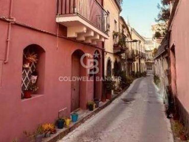 Appartamento in affitto a Linguaglossa via Trieste, 30, arredato, ristrutturato, lavatrice TrovaCasa