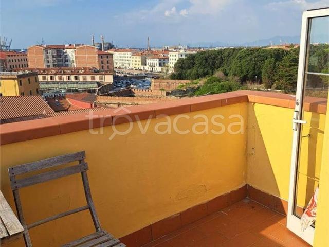 Appartamento in affitto a Livorno via della madonna, arredato, terrazzo, buono stato TrovaCasa