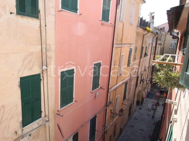 Appartamento in affitto a Loano via Giuseppe Rocca, 3, arredato, centrale, lavatrice TrovaCasa