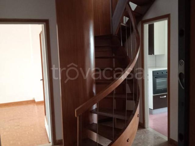 Appartamento in affitto a Lodi viale 4 Novembre, parzialmente arredato, balcone, cucina abitabile TrovaCasa