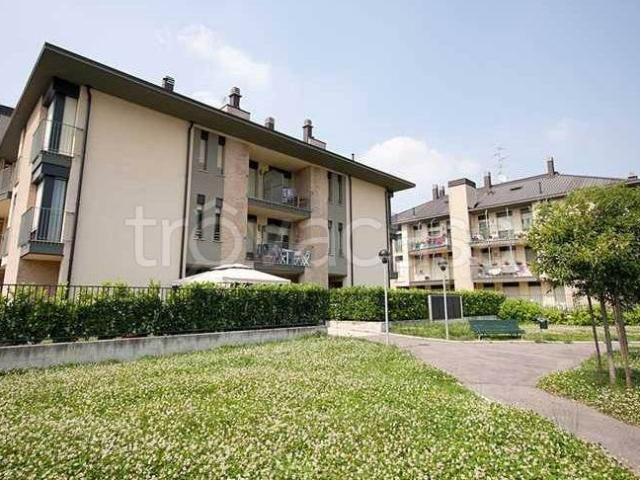 Appartamento in affitto a Lomazzo via insubria, arredato, ascensore, libero subito TrovaCasa