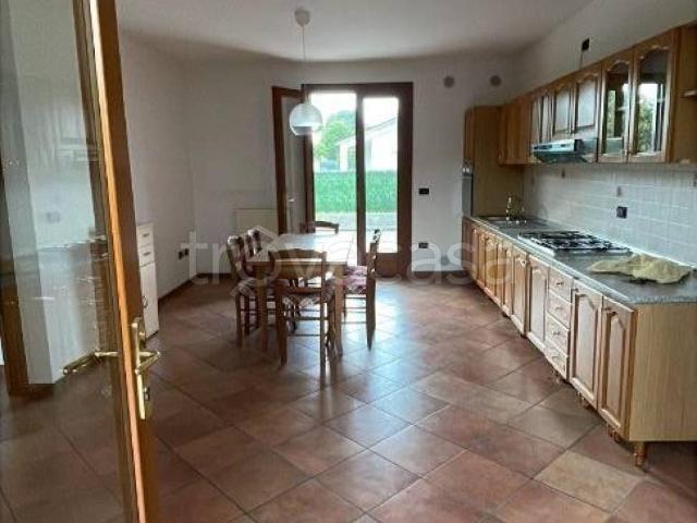 Appartamento in affitto a Loria, arredato, giardino privato, box TrovaCasa