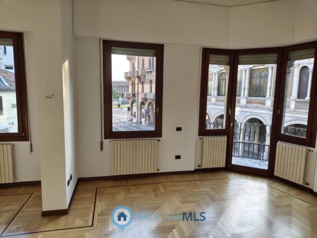 Appartamento in affitto a Padova via Beato Luca Belludi, non arredato/vuoto, terrazzo, ascensore TrovaCasa
