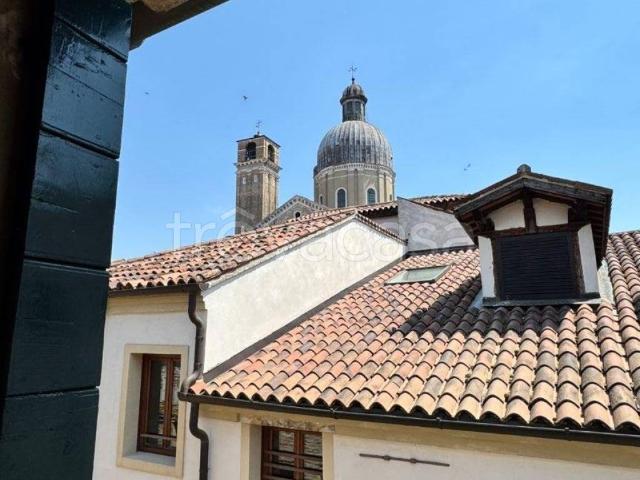 Appartamento in affitto a Padova via del Vescovado, arredato, ristrutturato, centrale TrovaCasa