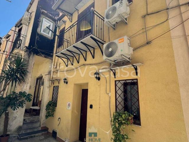 Appartamento in affitto a Palermo cortile Gesù e Maria al Papireto, 3, arredato, centrale, balcone TrovaCasa