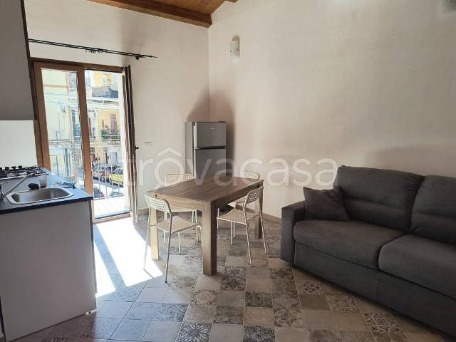 Appartamento in affitto a Palermo piazzetta di Cristofalo, arredato, travi a vista, doppia esposizione TrovaCasa