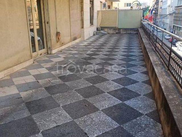 Appartamento in affitto a Palermo via Mariano Stabile 216, non arredato/vuoto, terrazzo, ascensore TrovaCasa