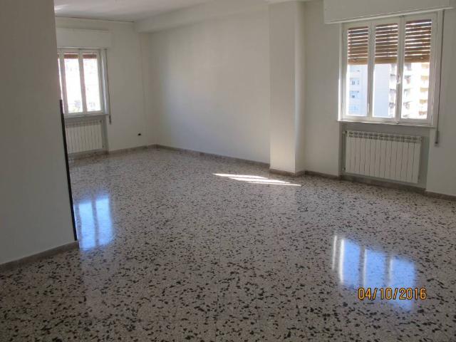 Appartamento in affitto a Palermo via dei Cantieri, non arredato/vuoto, doppia esposizione, servizio di portineria TrovaCasa