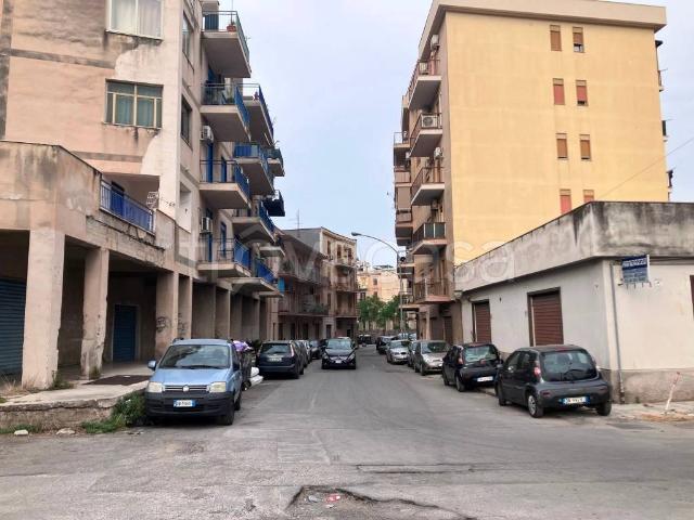 Appartamento in affitto a Palermo via Gabriele Vulpi, 28, parzialmente arredato, buono stato, infissi in legno TrovaCasa