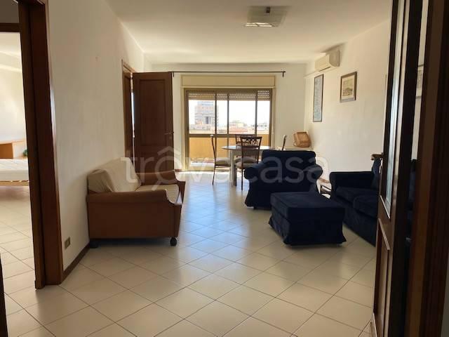 Appartamento in affitto a Palermo via Johann Wolfgang von Goethe, 20, parzialmente arredato, ascensore, balcone TrovaCasa