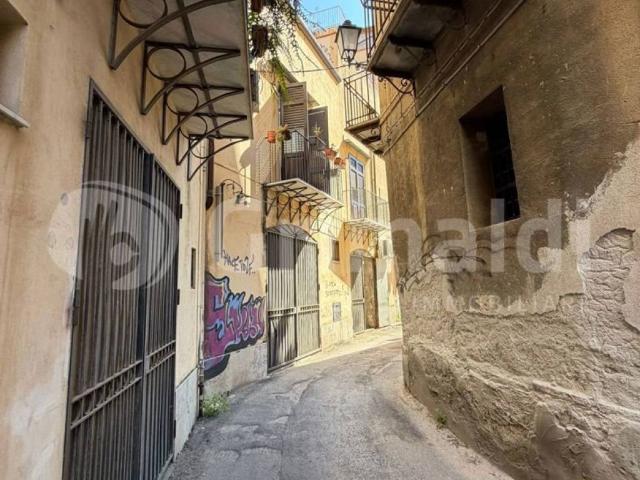 Appartamento in affitto a Palermo vicolo Cassarelli, 12, arredato, riscaldamento autonomo, parquet TrovaCasa