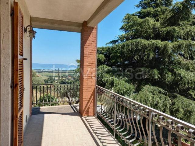 Appartamento in affitto a Panicale piazza Umberto I, arredato, giardino privato, terrazzo TrovaCasa