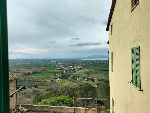 Appartamento in affitto a Panicale piazza Umberto I, arredato, riscaldamento autonomo, vista lago TrovaCasa