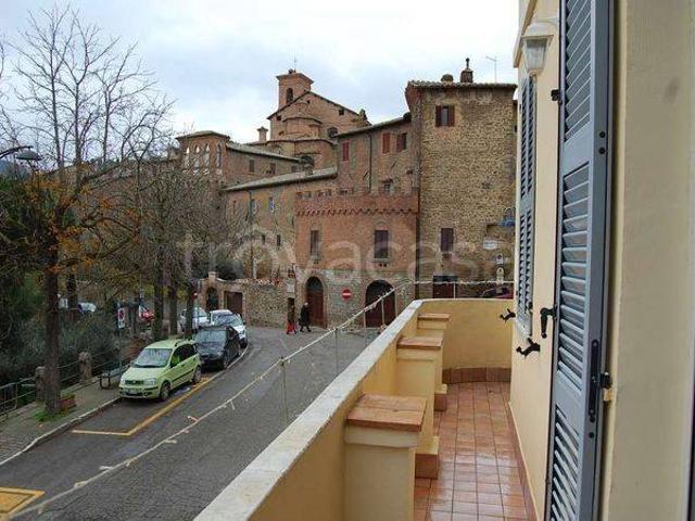 Appartamento in affitto a Panicale piazza della Vittoria, arredato, terrazzo, riscaldamento autonomo TrovaCasa