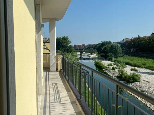 Appartamento in affitto a Parma via dei Farnese, 9, non arredato/vuoto, box, terrazzo TrovaCasa