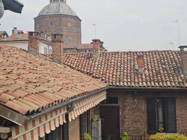 Appartamento in affitto a Pavia via Teodolinda, 14, arredato, riscaldamento autonomo, ultimo piano TrovaCasa