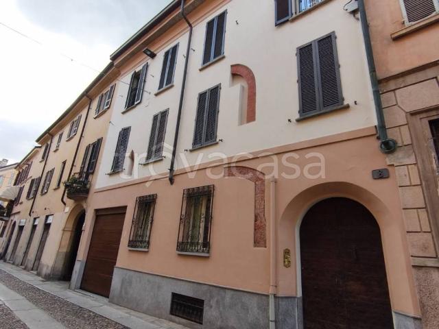 Appartamento in affitto a Pavia via Alessandro Volta, 8, arredato, ultimo piano, centrale TrovaCasa