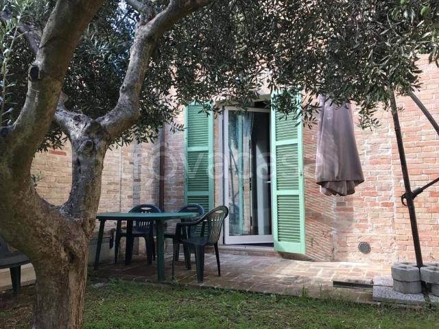 Appartamento in affitto a Pesaro via Massimo d'Azeglio, arredato, giardino, lavanderia TrovaCasa