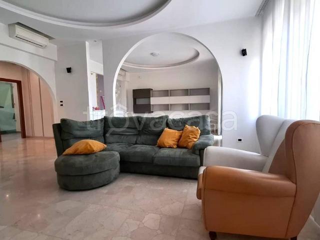 Appartamento in affitto a Pescara, box, immobile di prestigio, parzialmente arredato TrovaCasa