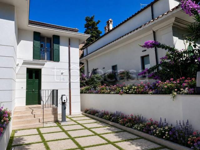 Appartamento in affitto a Pescara viale Cesare De Titta, arredato, giardino privato, posto auto TrovaCasa