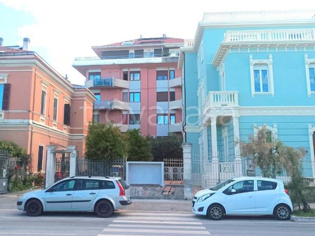 Appartamento in affitto a Pescara viale Regina Elena, 92, non arredato/vuoto, box, terrazzo TrovaCasa