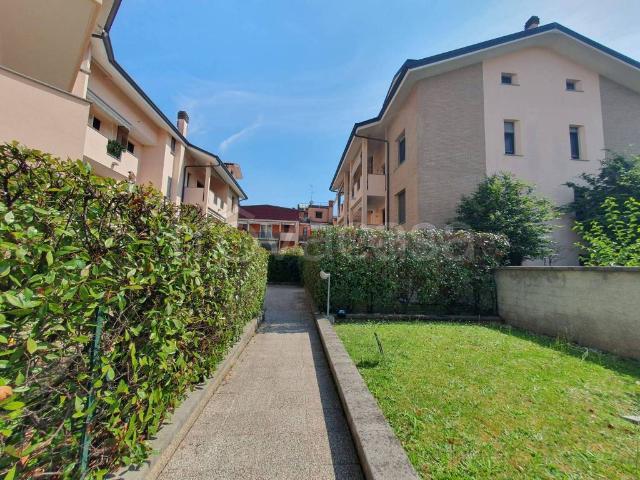 Appartamento in affitto a Peschiera Borromeo via 4 Novembre, 5c, arredato, giardino privato, doppia esposizione TrovaCasa