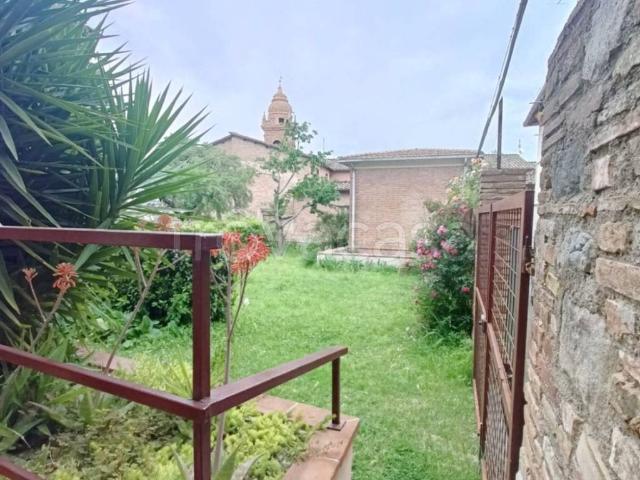 Appartamento in affitto a Perugia corso Garibaldi, arredato, giardino, lavatrice TrovaCasa