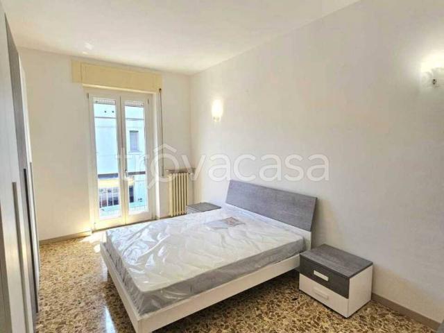 Appartamento in affitto a Piacenza via Emilia Pavese, parzialmente arredato, balcone, cucina abitabile TrovaCasa