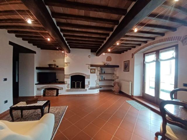 Appartamento in Affitto a Pietrasanta Capriglia