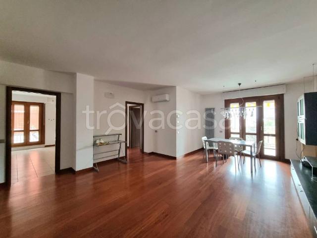 Appartamento in affitto a Pieve Emanuele via Privata Liguria, 48, arredato, box, terrazzo TrovaCasa