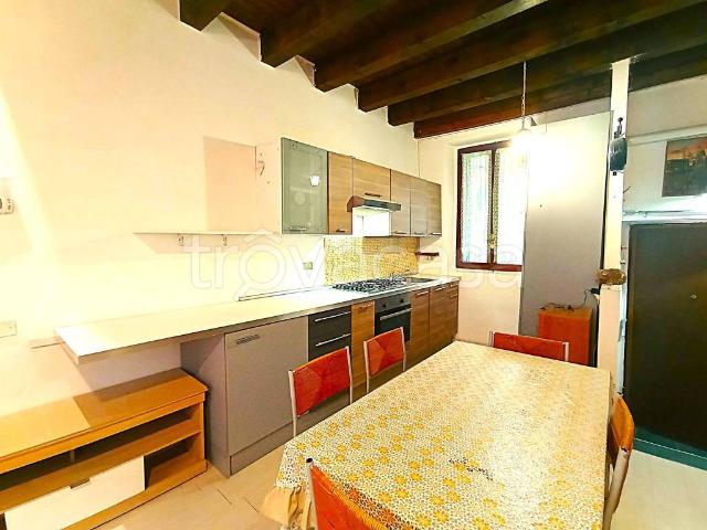Appartamento in affitto a Pogliano Milanese via Monsignor Paleari, arredato, centrale, cucina a vista TrovaCasa