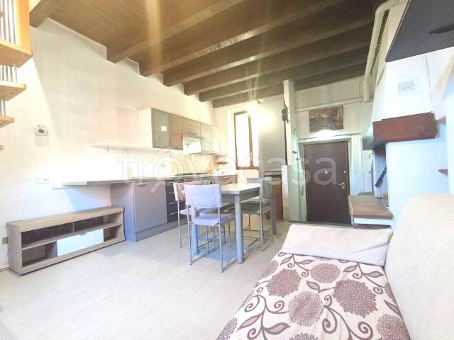Appartamento in affitto a Pogliano Milanese via Monsignor Paleari, arredato, centrale, cucina a vista TrovaCasa