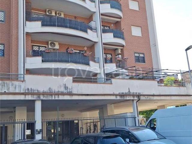 Appartamento in affitto a Pomezia, box, terrazzo, parzialmente arredato TrovaCasa