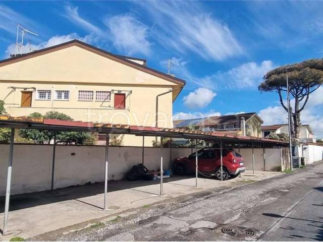 Appartamento in affitto a Pomezia via Lago di Como, 13, arredato, terrazzo, posto auto coperto TrovaCasa