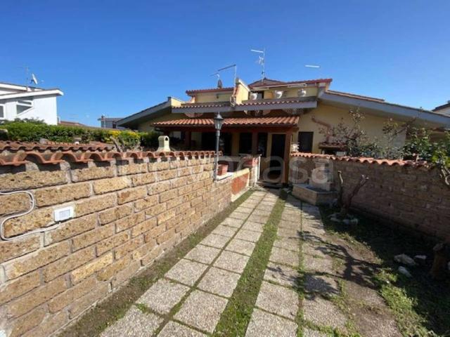 Appartamento in affitto a Pomezia via Lago di Como 34, arredato, giardino privato, terrazzo TrovaCasa