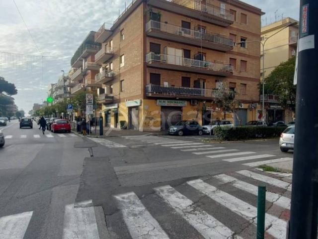 Appartamento in affitto a Pomezia via Urbano Rattazzi, 3, arredato, senza ascensore, balcone TrovaCasa