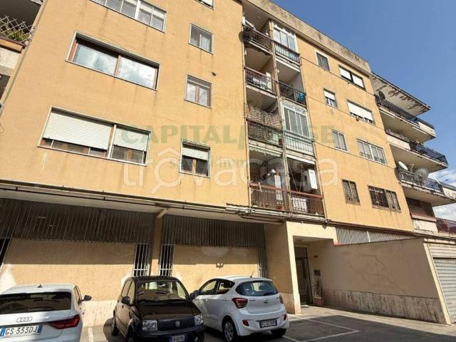 Appartamento in affitto a Pomigliano d'Arco via Madre Teresa Di Calcutta, non arredato/vuoto, posto auto, doppia esposizione TrovaCasa