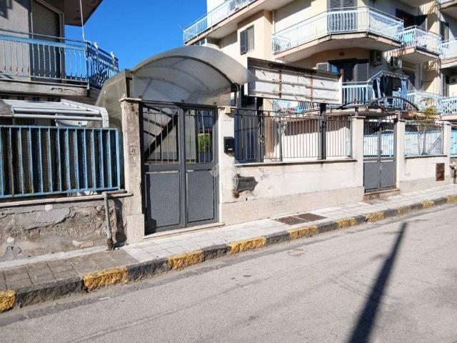 Appartamento in affitto a Pomigliano d'Arco via Luigi Einaudi, 33, non arredato/vuoto, semicentrale TrovaCasa