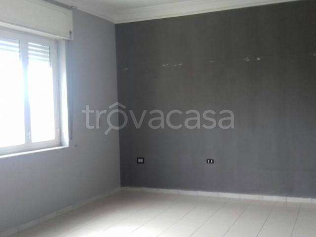 Appartamento in affitto a Pomigliano d'Arco via Roberto Rossellini, non arredato/vuoto, senza ascensore, balcone TrovaCasa