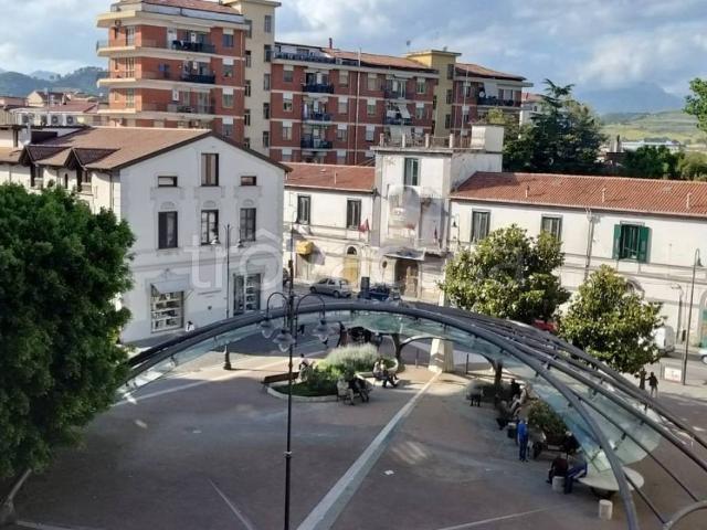 Appartamento in affitto a Pontecagnano Faiano piazza Felice Sabato, non arredato/vuoto, centrale, balcone TrovaCasa