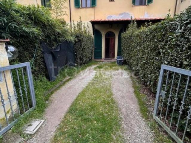 Appartamento in affitto a Pontedera via del Rio, arredato, giardino privato, posto auto TrovaCasa