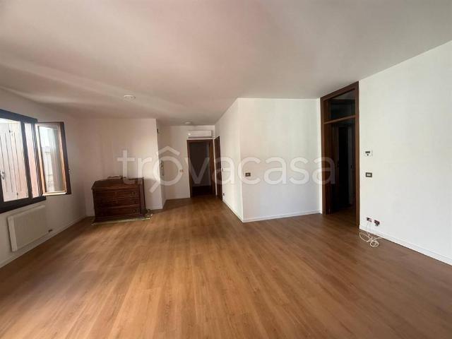 Appartamento in affitto a Pordenone vicolo delle acque, 4, non arredato/vuoto, ascensore, centrale TrovaCasa