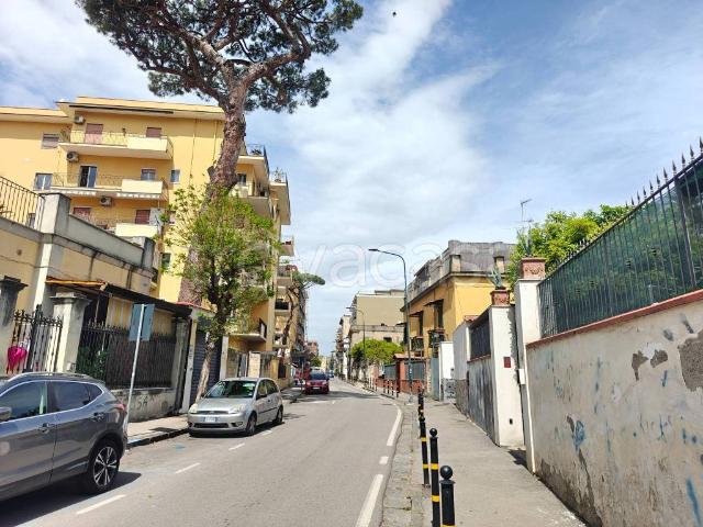 Appartamento in affitto a Portici via Cristoforo Colombo, da ristrutturare, centrale, ingresso indipendente TrovaCasa