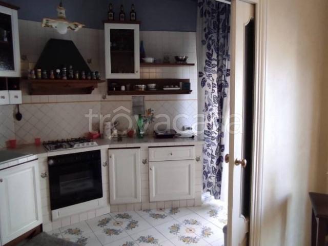 Appartamento in affitto a Portici via Libertà, 340, non arredato/vuoto, terrazzo, centrale TrovaCasa