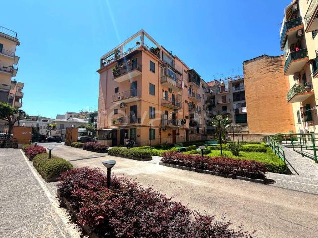 Appartamento in affitto a Portici via Libertà, non arredato/vuoto, ascensore, doppia esposizione TrovaCasa